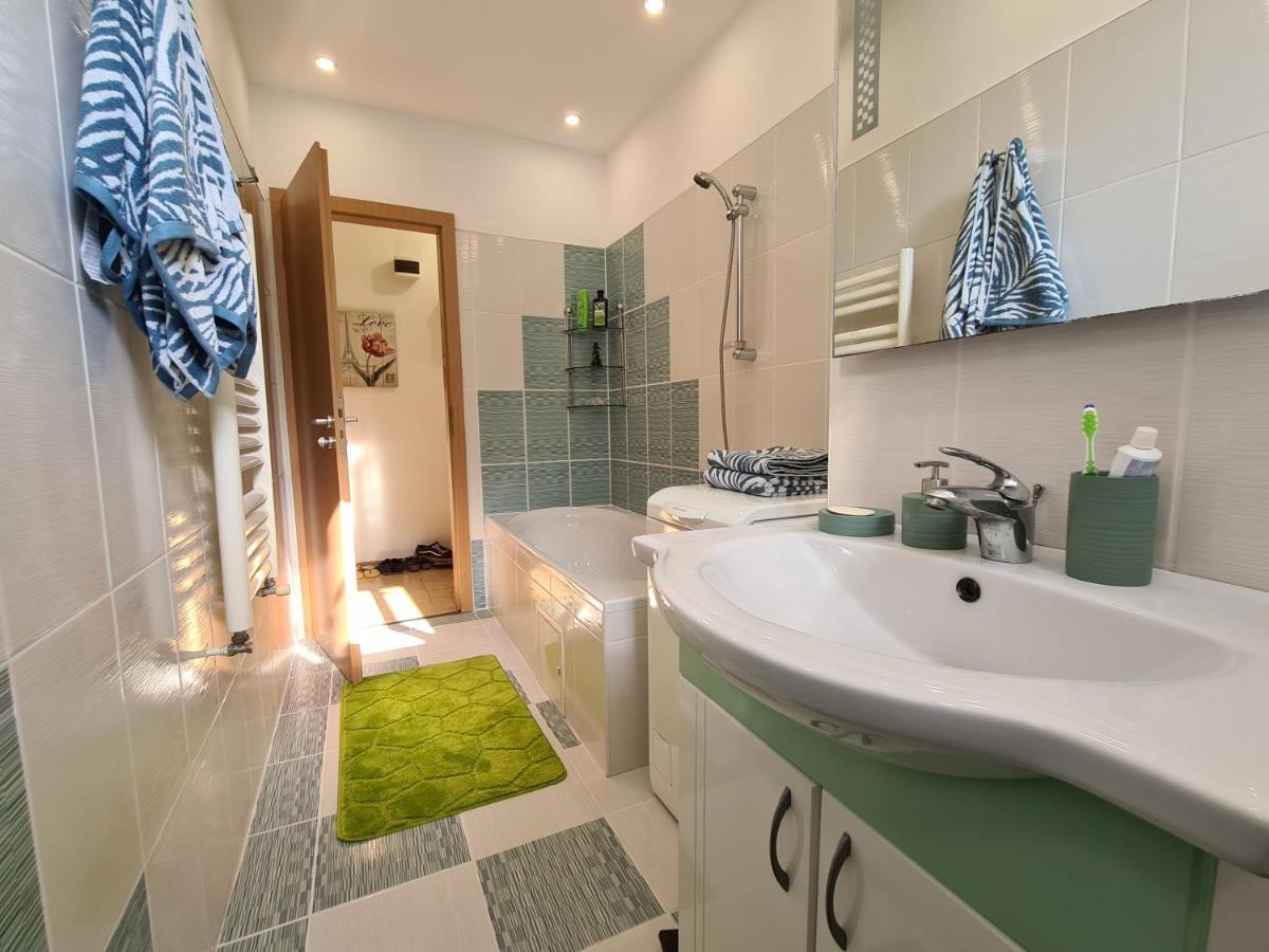 Best Apartment Хунедоара Екстериор снимка